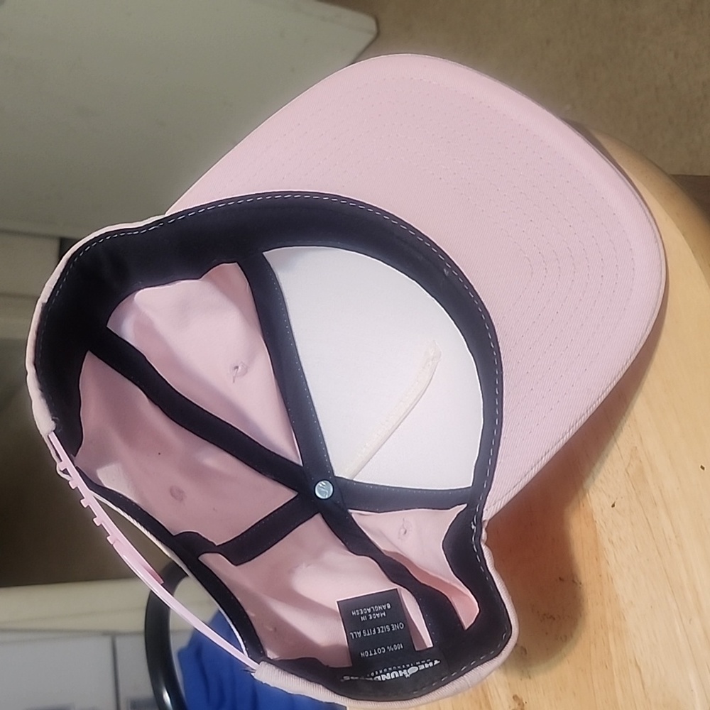 Pink snap back hat - Picture 4 of 4